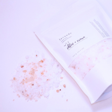 Charger l&#39;image dans la galerie, calming lavender soaking bath salt
